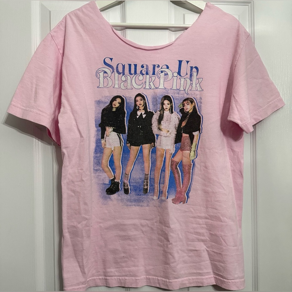 Pink graphic T-shirt featuring the k-pop group Blackpink